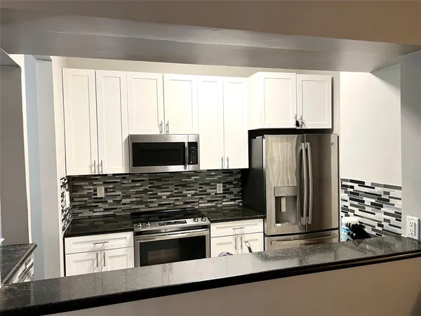 $2,500 | 7085 Nova Drive, Unit 226, Fort Lauderdale, FL 33317