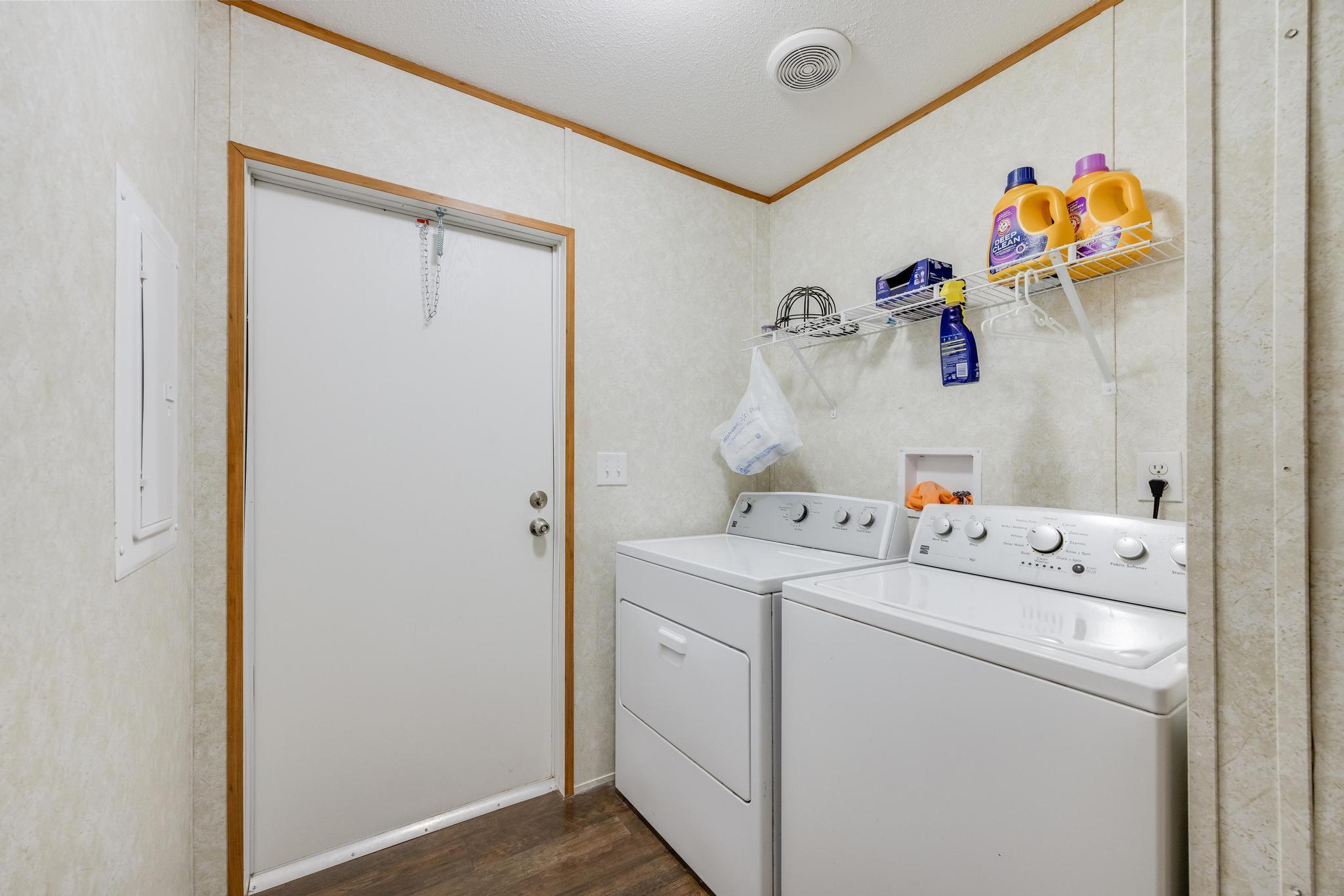 960 State Line Road DeFuniak Springs, FL 32433 - Photo 36 of 51 a utility room with dryer and washer