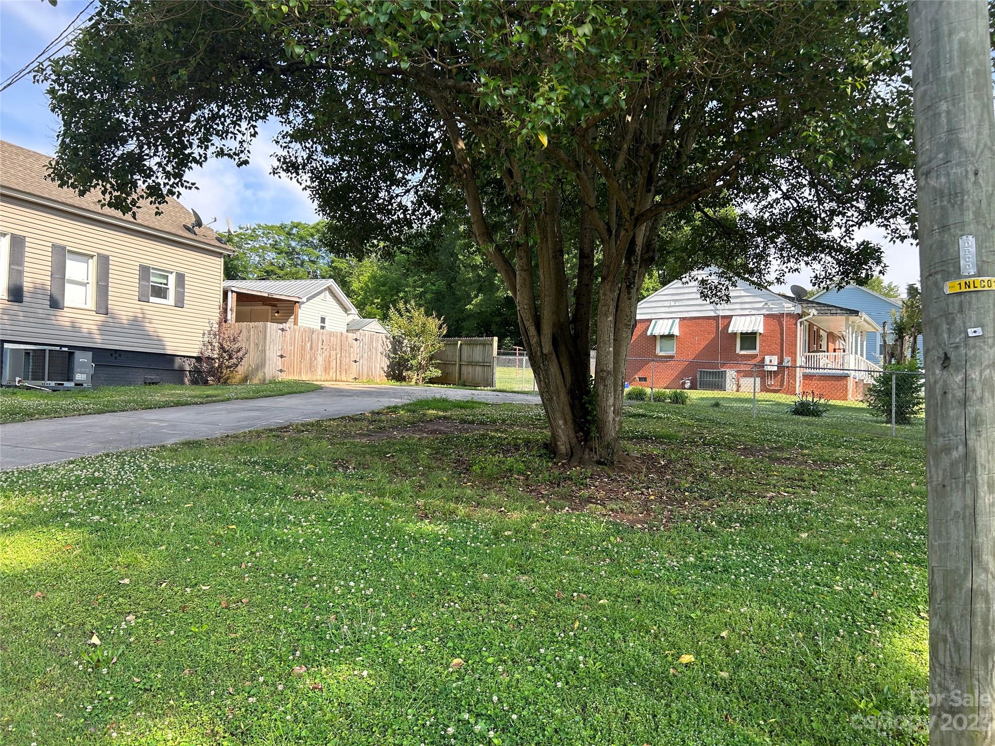 211 Calhoun Street Fort Mill, SC 29715 - Photo 3 of 13 a front view of a house with garden