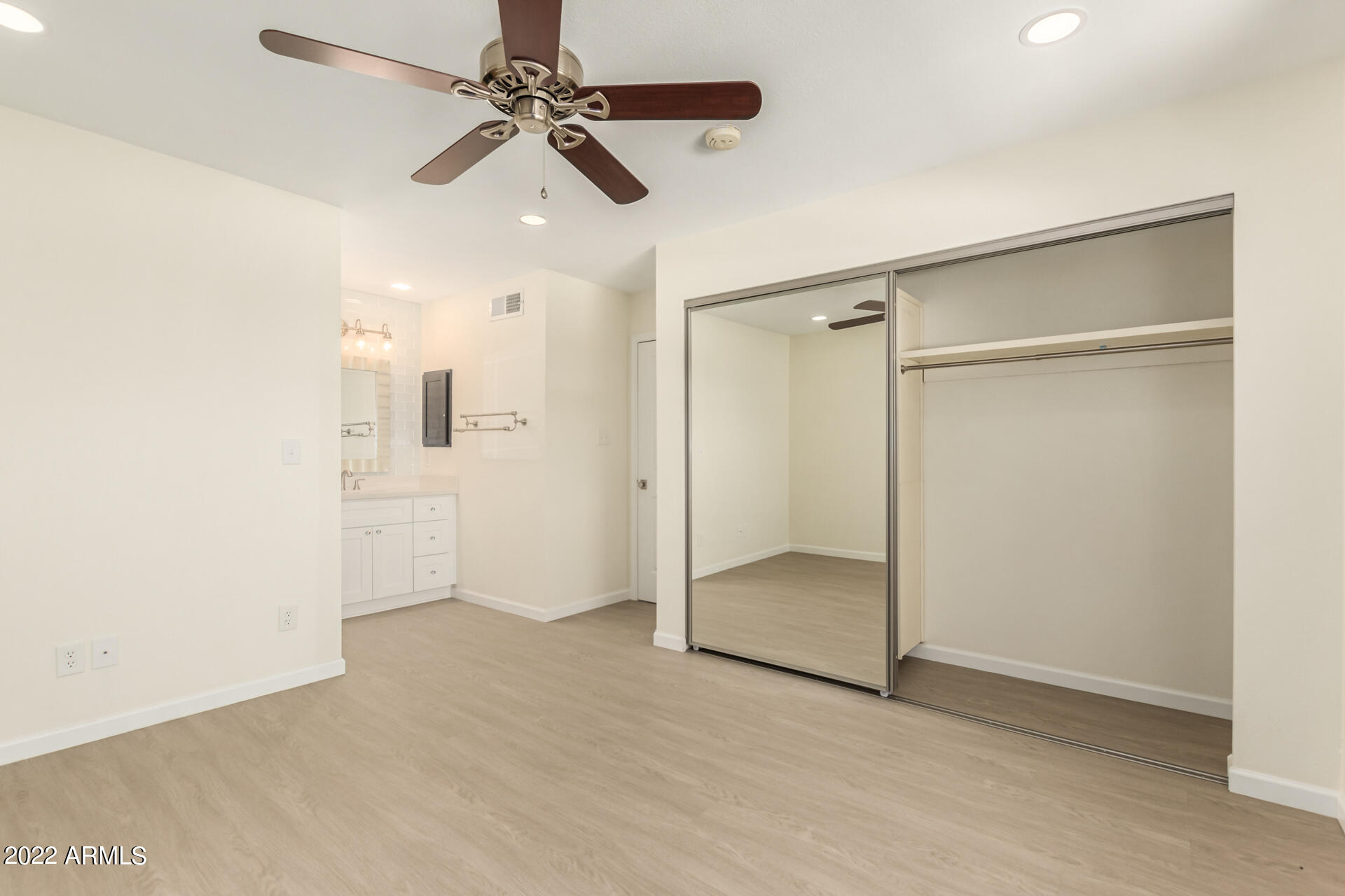 5525 East Thomas Road, Unit O11 Phoenix, AZ 85018 - Photo 15 of 39 16 - Bayberry