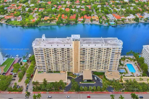 $3,200 | 5600 Collins Avenue, Unit 17V, Miami Beach, FL 33140