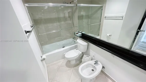 $3,200 | 5600 Collins Avenue, Unit 17V, Miami Beach, FL 33140