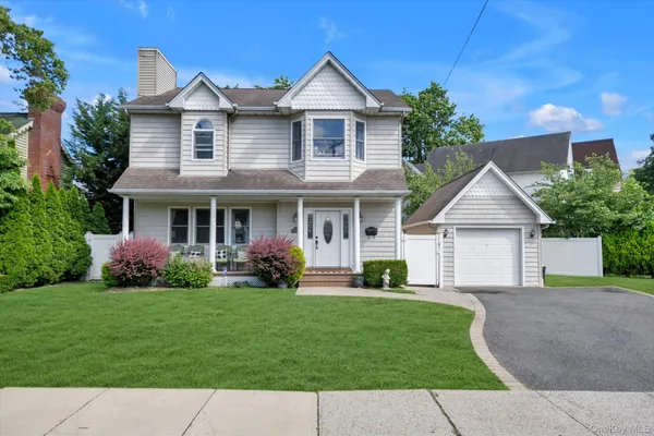 $899,000 | 146 Melville Road, Farmingdale, NY 11735
