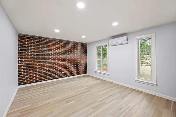 $385,000 | 10 Eaton Court, Unit 10, Amherst, MA 01002