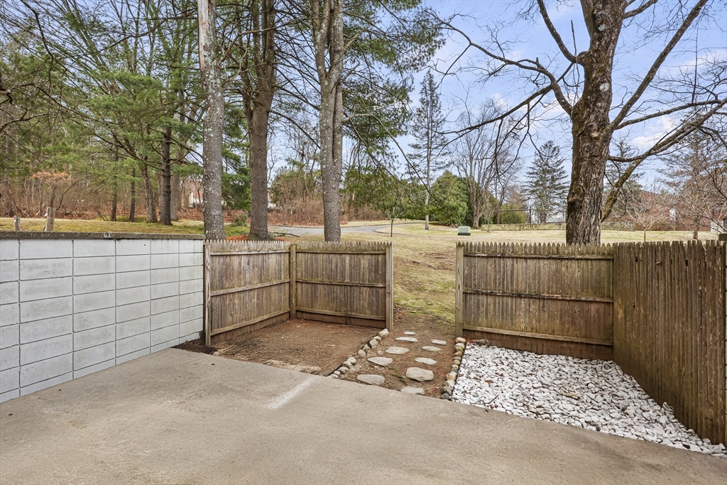 10 Eaton Court, Unit 10 Amherst, MA 01002 - Photo 34 of 42