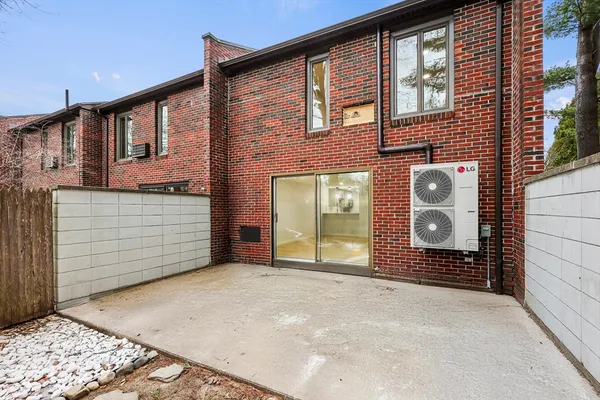 $385,000 | 10 Eaton Court, Unit 10, Amherst, MA 01002