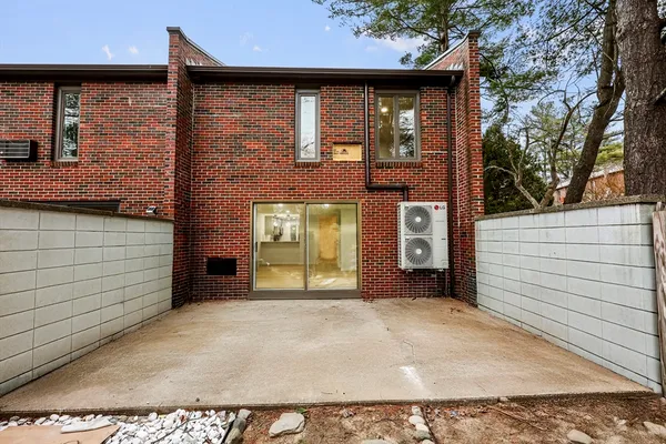 $385,000 | 10 Eaton Court, Unit 10, Amherst, MA 01002