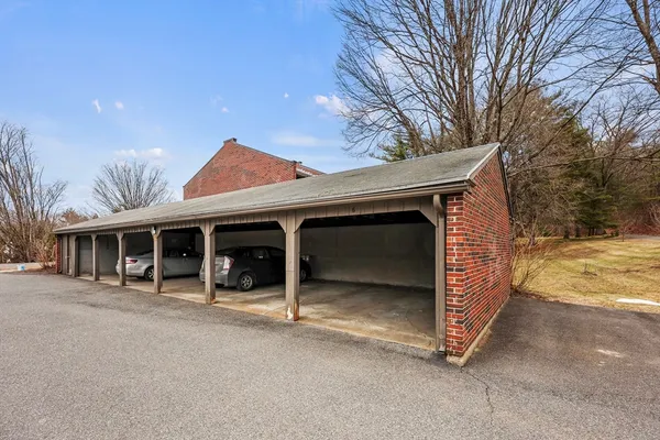 $385,000 | 10 Eaton Court, Unit 10, Amherst, MA 01002