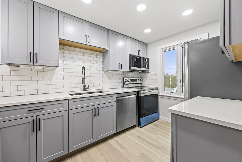 10 Eaton Court, Unit 10 Amherst, MA 01002 - Photo 4 of 42