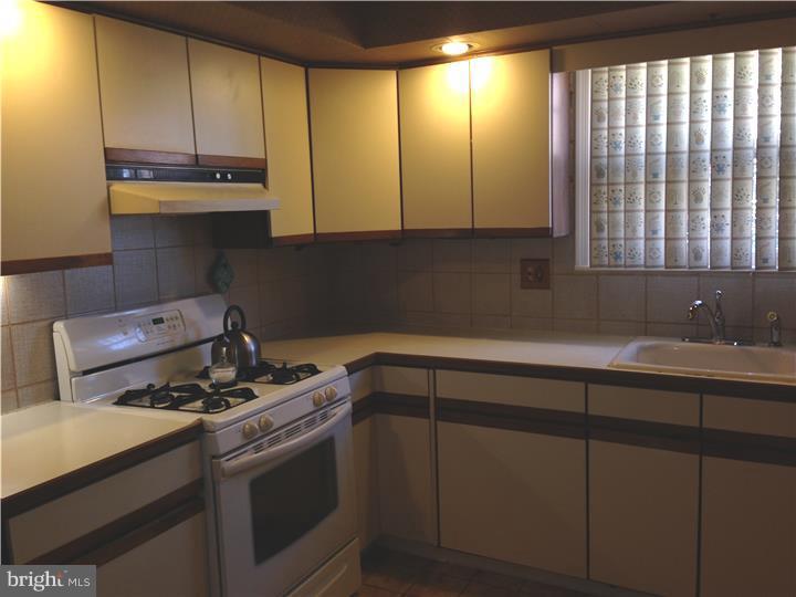 2720 Axe Factory Road Philadelphia, PA 19152 - Photo 3 of 24 Kitchen