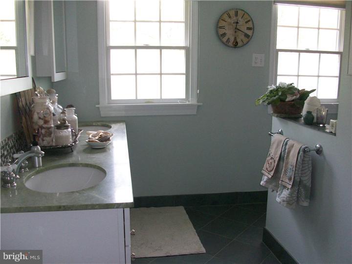 752 Paddock Path Moorestown, NJ 08057 - Photo 11 of 20 Master Bathroom