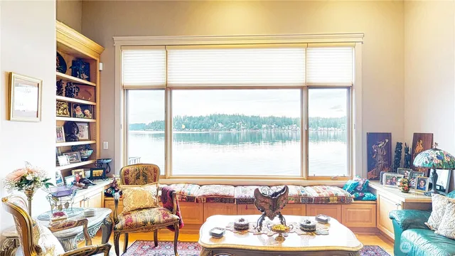 $5,900,000 | 2837 E Lake, Sammamish, WA 98074