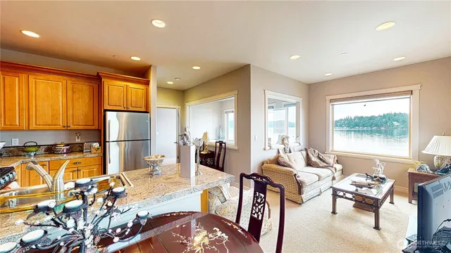 $5,900,000 | 2837 E Lake, Sammamish, WA 98074