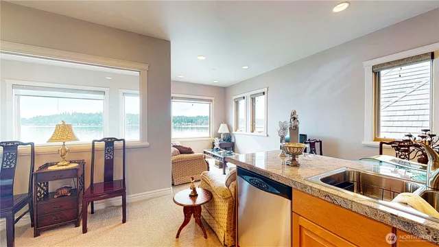 $5,900,000 | 2837 E Lake, Sammamish, WA 98074