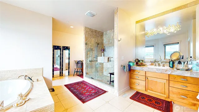 $5,900,000 | 2837 E Lake, Sammamish, WA 98074