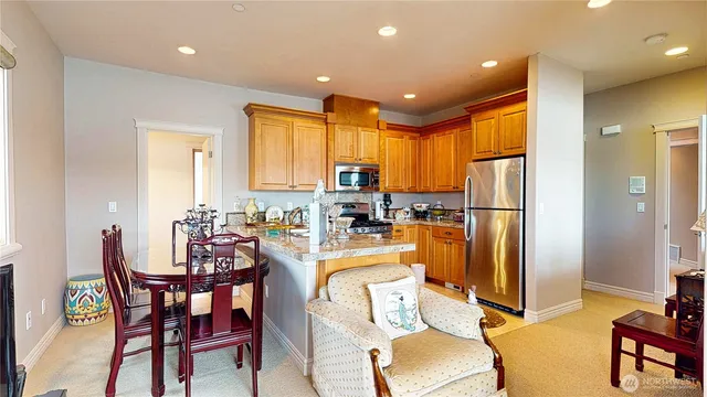 $5,900,000 | 2837 E Lake, Sammamish, WA 98074