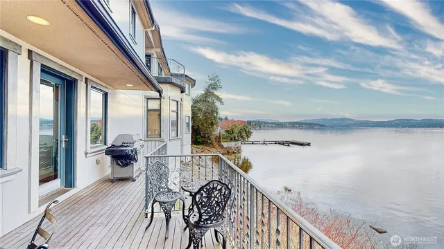 $5,900,000 | 2837 E Lake, Sammamish, WA 98074