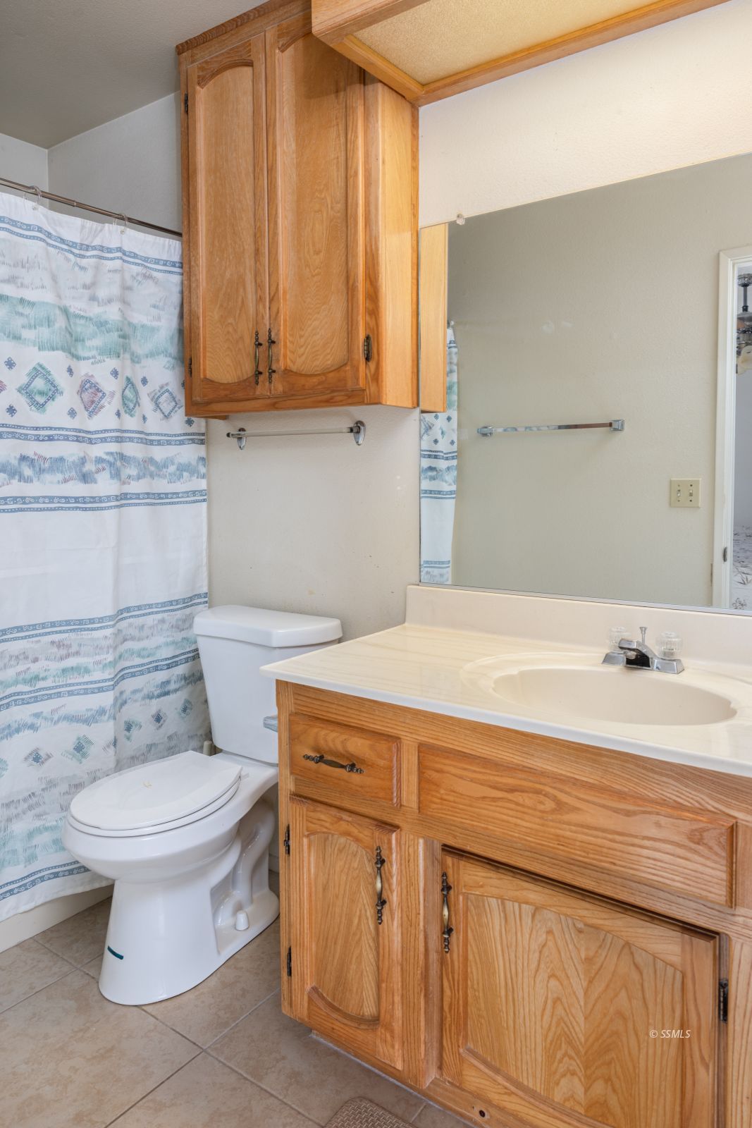 135 Chambers Street Ridgecrest, CA 93555 - Photo 20 of 26 a bathroom with a sink a toilet and mirror