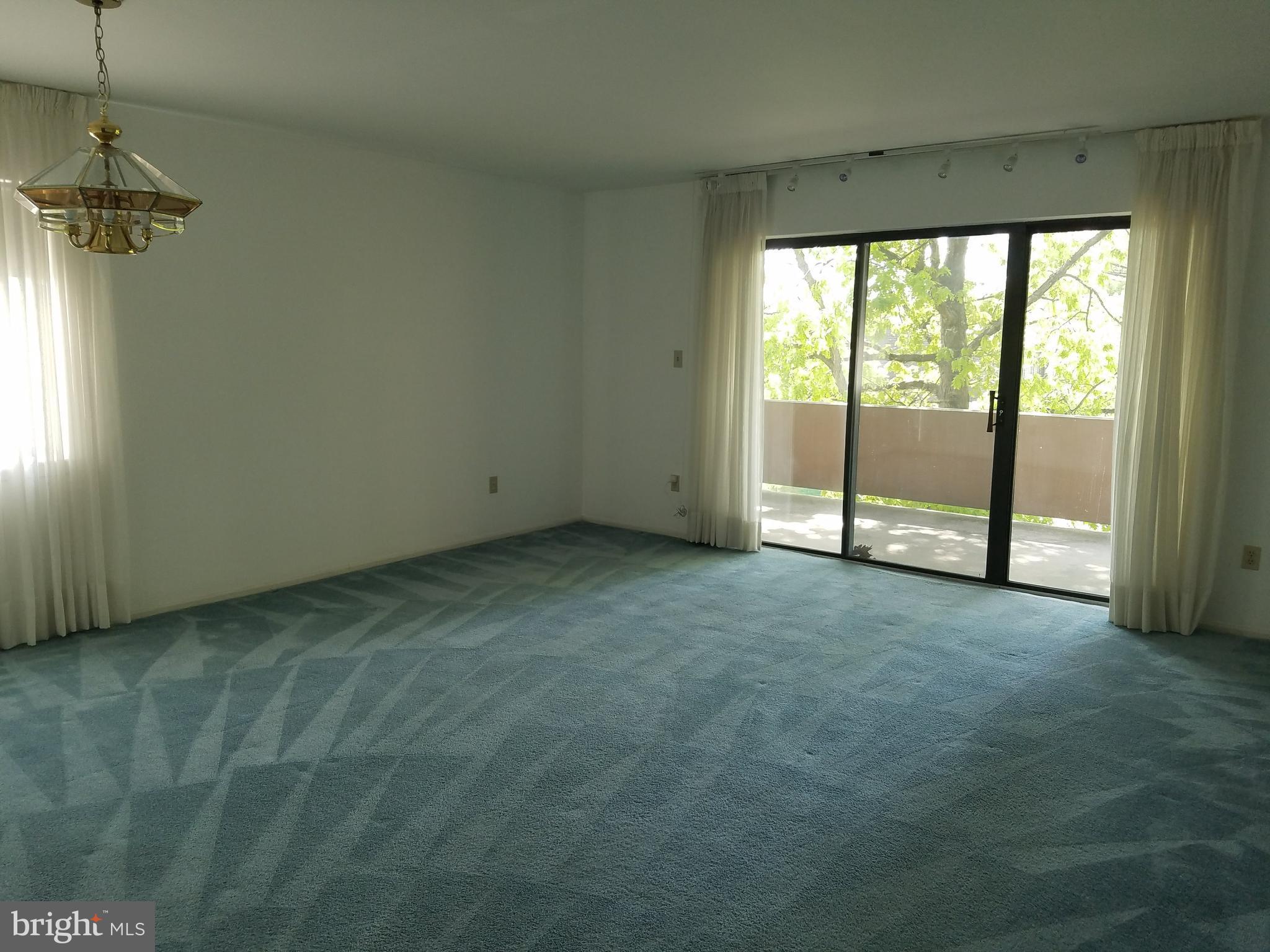 2903 Fallstaff Road, Unit 403 Baltimore, MD 21209 - Photo 6 of 20 Living Room