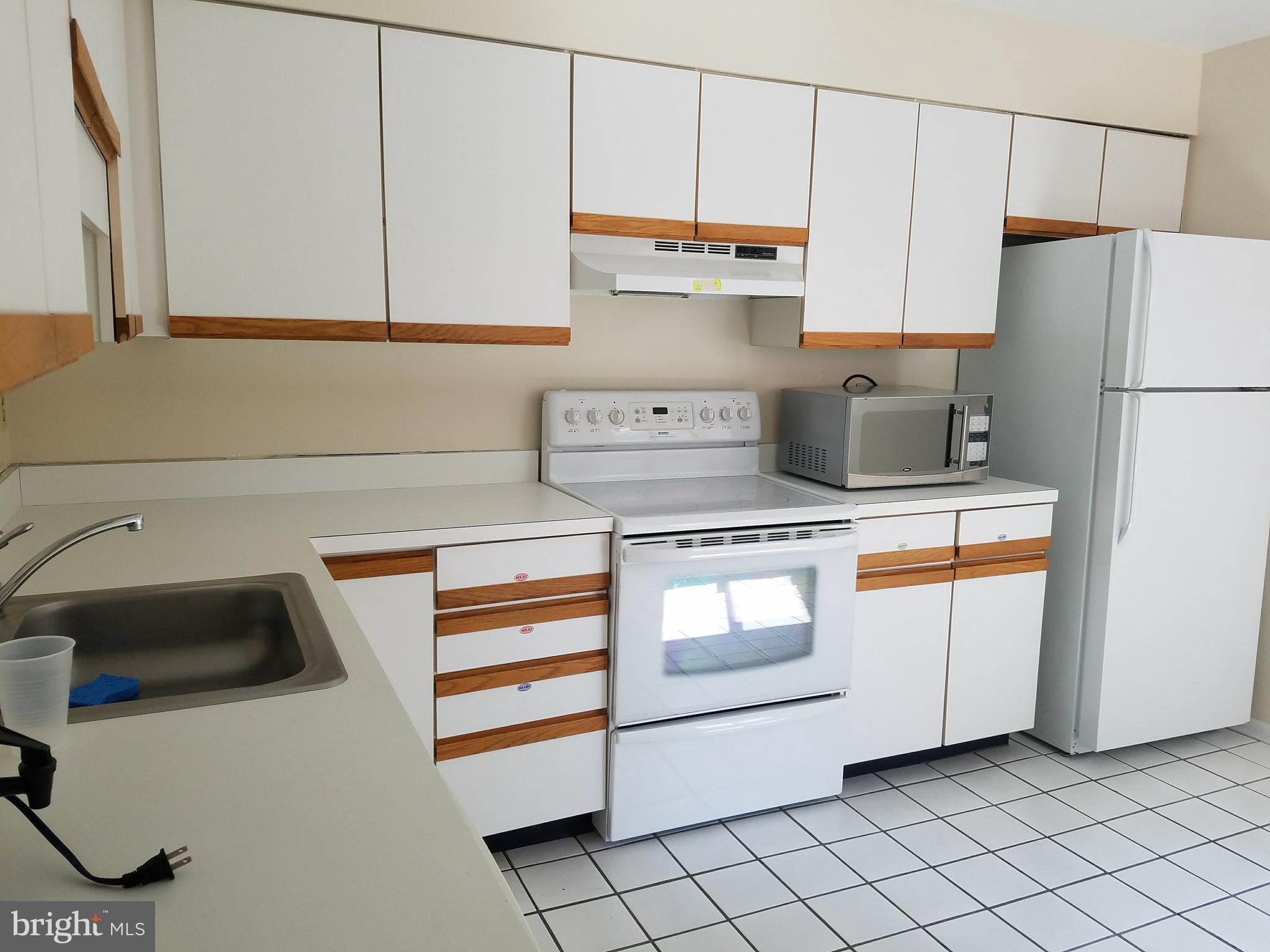 2903 Fallstaff Road, Unit 403 Baltimore, MD 21209 - Photo 7 of 20 Kitchen
