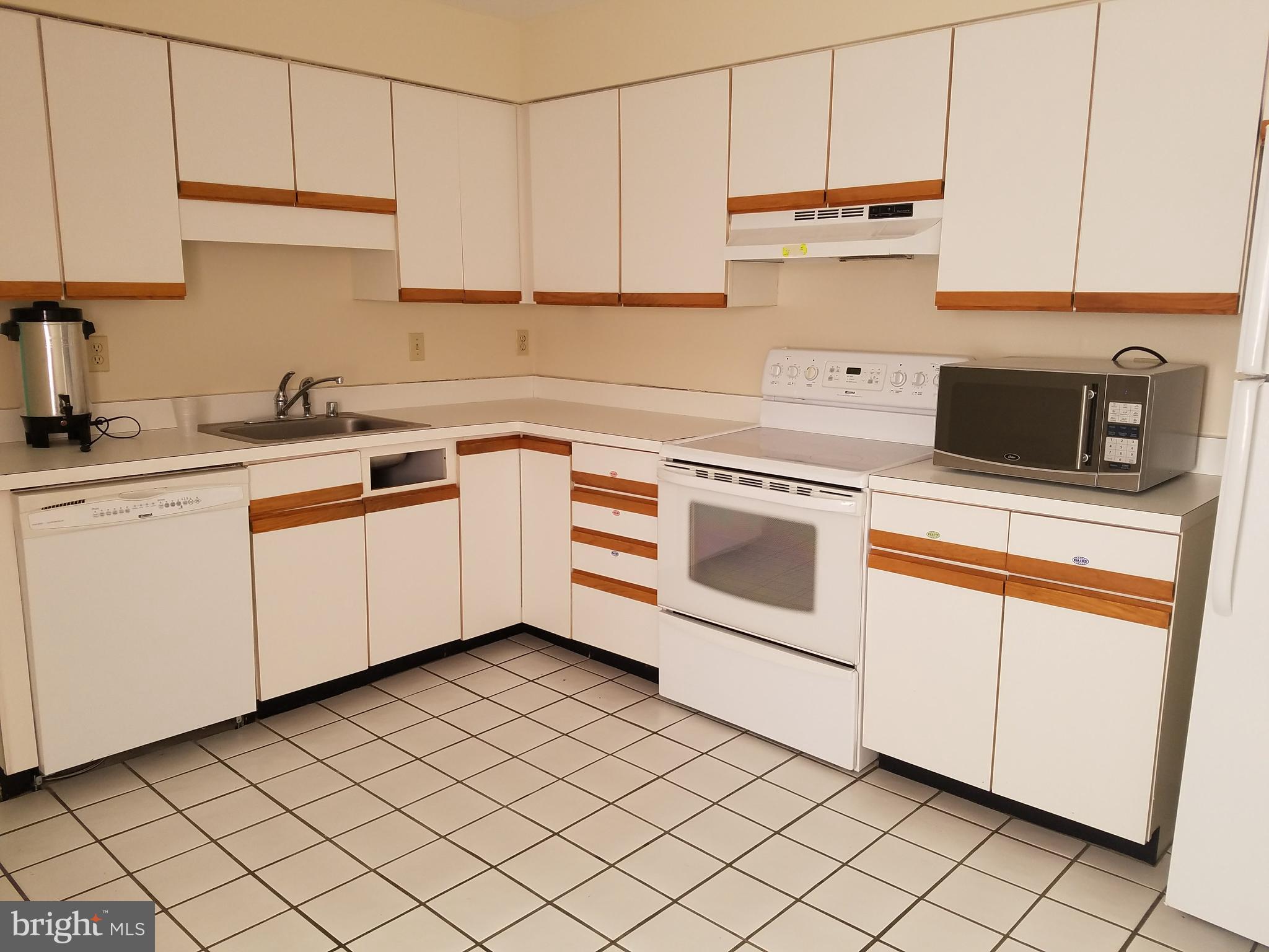 2903 Fallstaff Road, Unit 403 Baltimore, MD 21209 - Photo 8 of 20 Kitchen