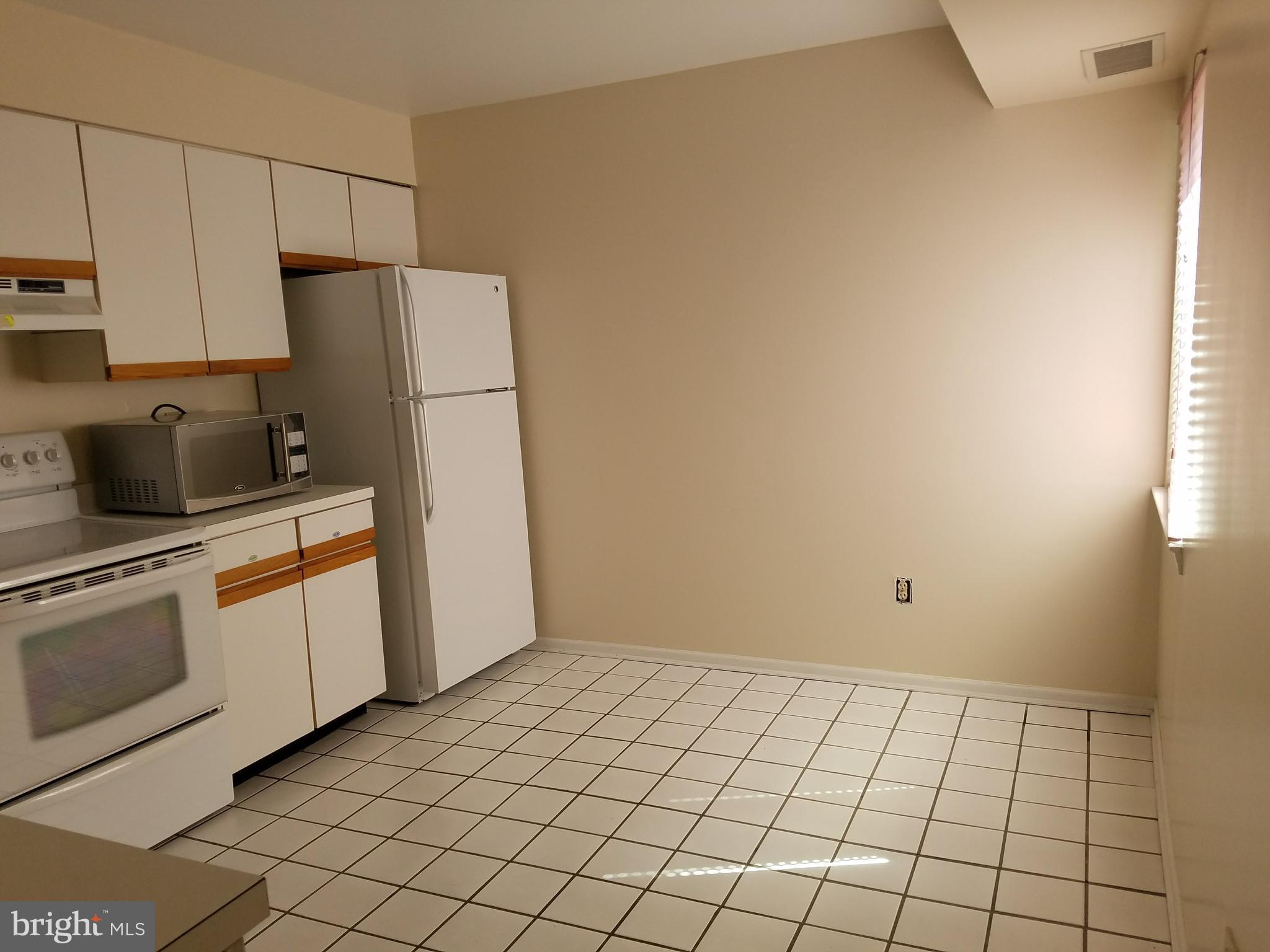 2903 Fallstaff Road, Unit 403 Baltimore, MD 21209 - Photo 9 of 20 Kitchen