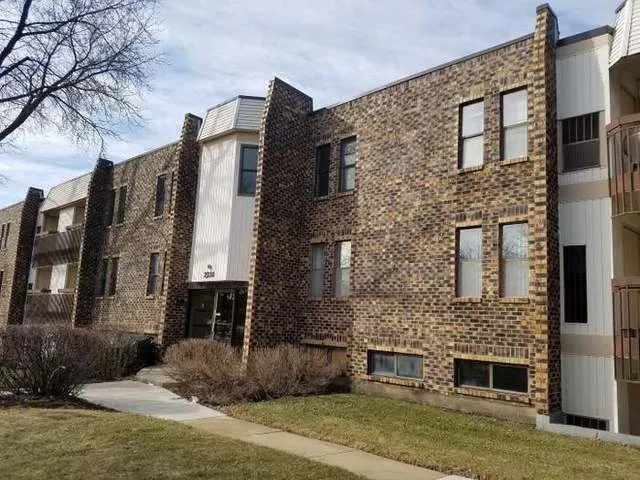 $1,700 | 2216 Country Club Drive, Unit 13, Woodridge, IL 60517