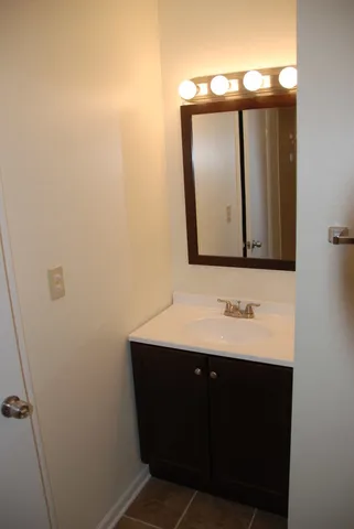 $1,700 | 2216 Country Club Drive, Unit 13, Woodridge, IL 60517