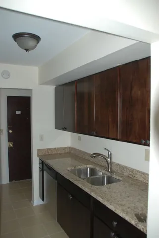 $1,700 | 2216 Country Club Drive, Unit 13, Woodridge, IL 60517