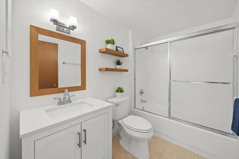 $275,000 | 1707 North Prospect Avenue, Unit 4A, Milwaukee, WI 53202