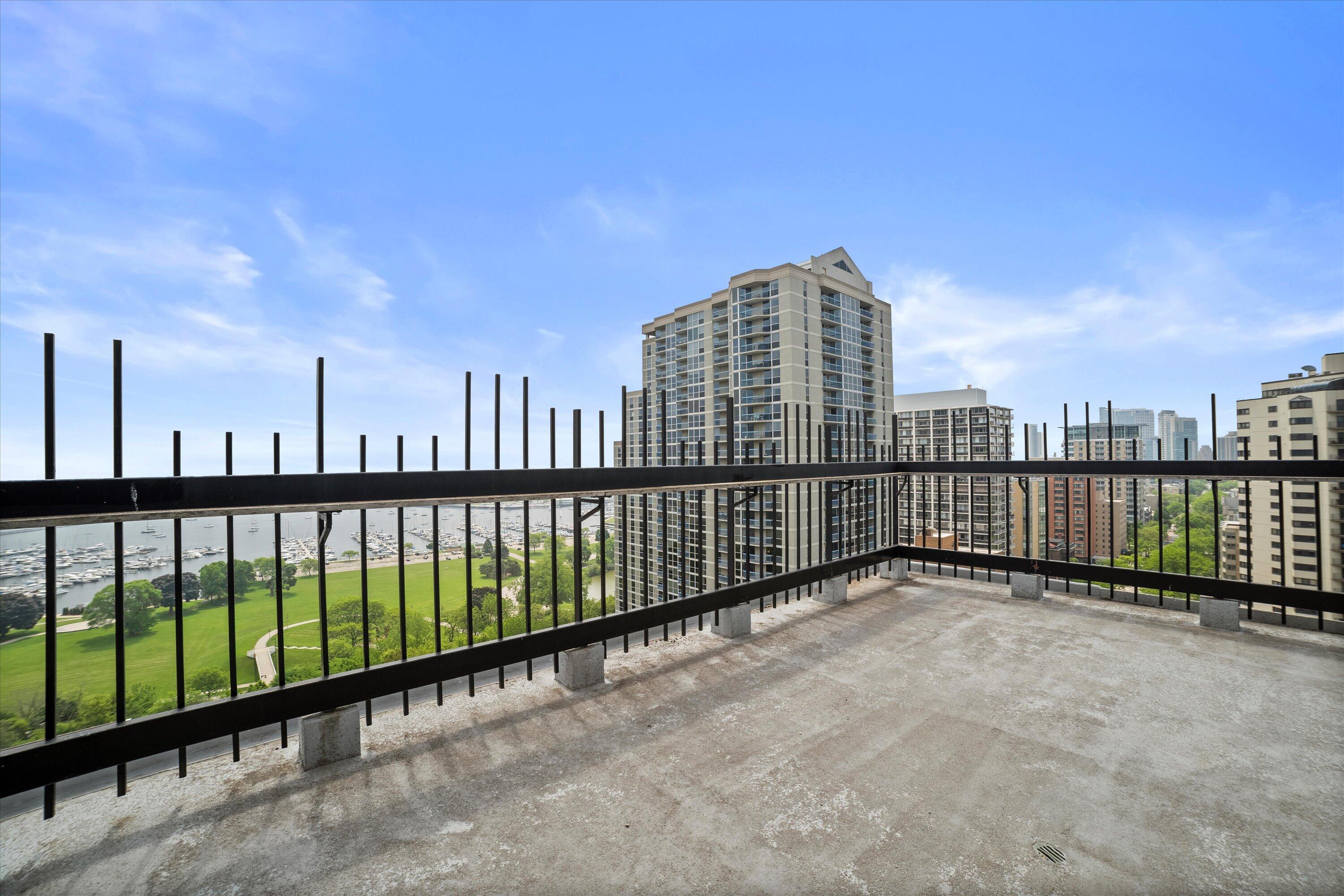 1707 North Prospect Avenue, Unit 4A Milwaukee, WI 53202 - Photo 19 of 25 Sun Deck