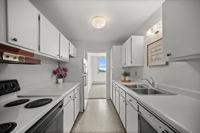 $275,000 | 1707 North Prospect Avenue, Unit 4A, Milwaukee, WI 53202