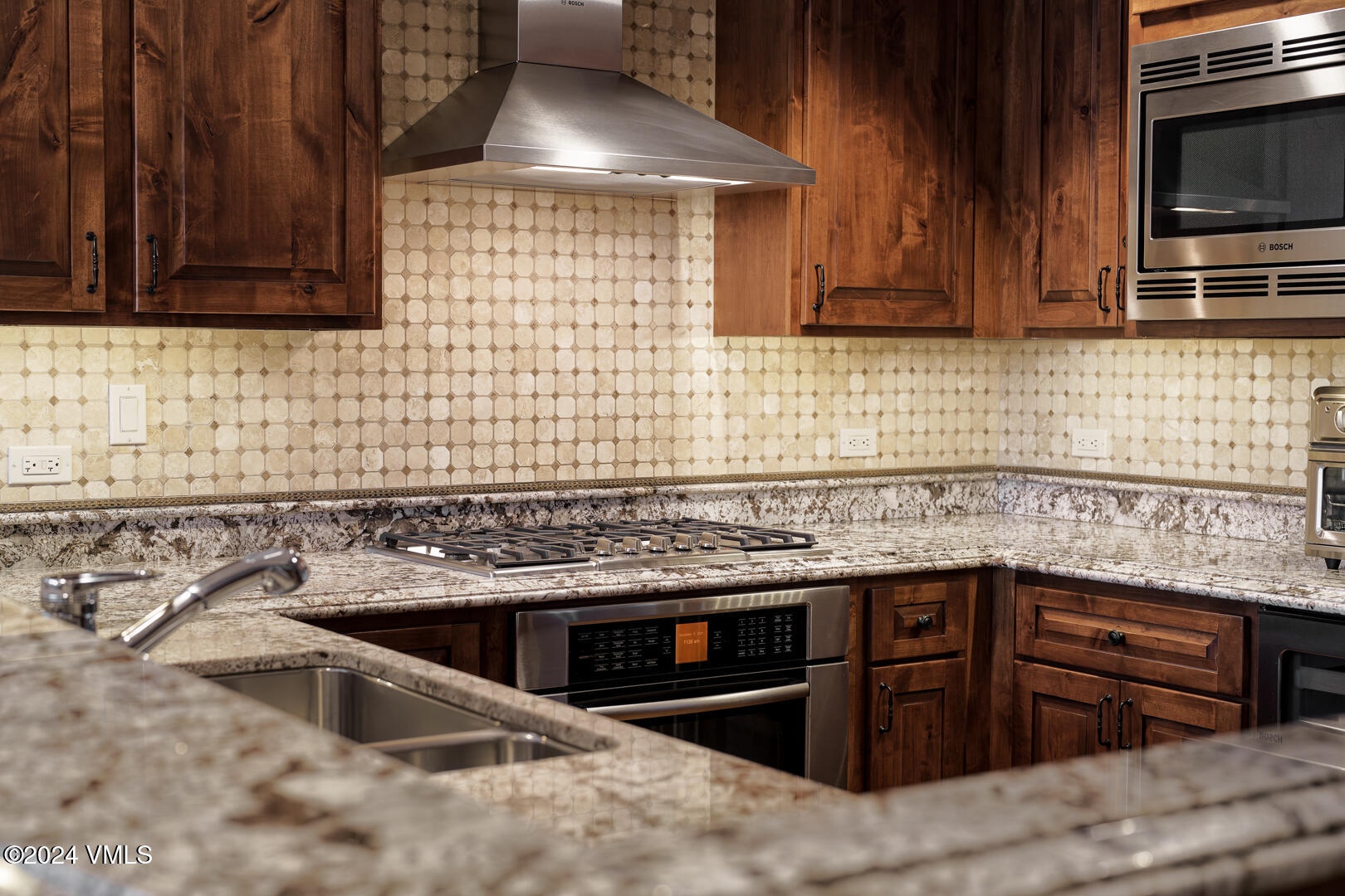 728 West Lionshead Circle, Unit R112 Vail, CO 81657 - Photo 27 of 83 Ritz-Carlton_Vail_R112_034