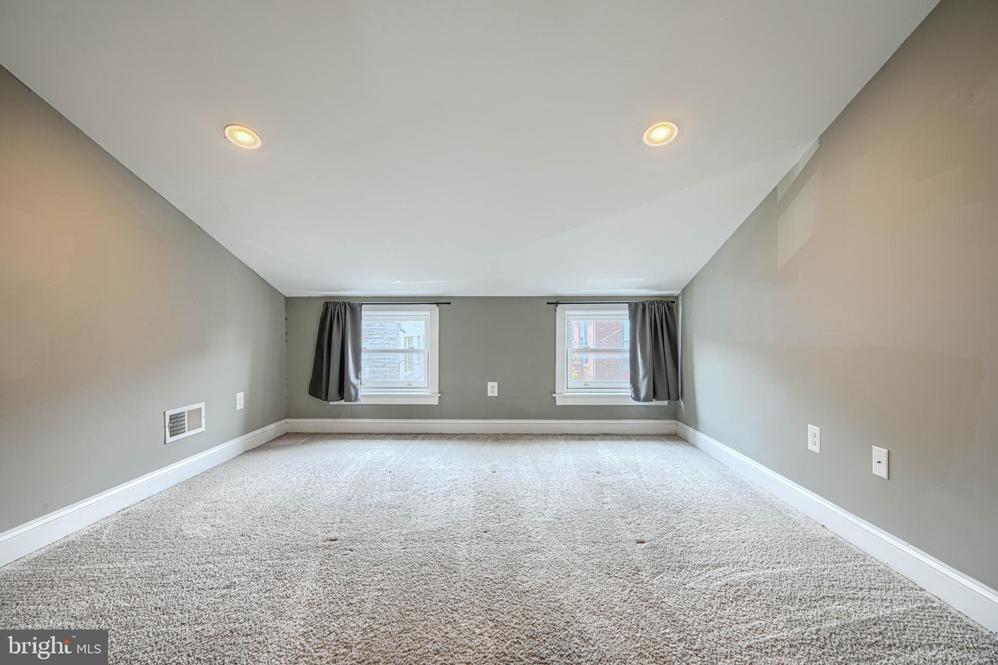 325 South Regester Street Baltimore, MD 21231 - Photo 25 of 41
