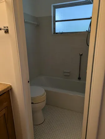 $2,000 | 172 West High Point Terrace, Unit D, Delray Beach, FL 33445