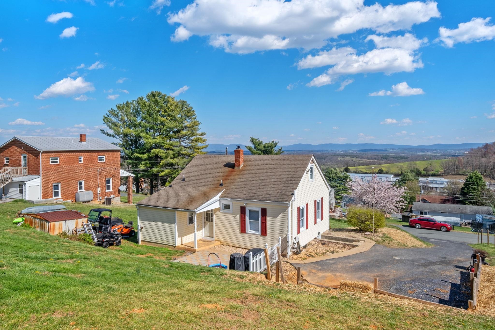 93 Orchard Road Staunton, VA 24401 - Photo 5 of 22 Gallery Image 5
