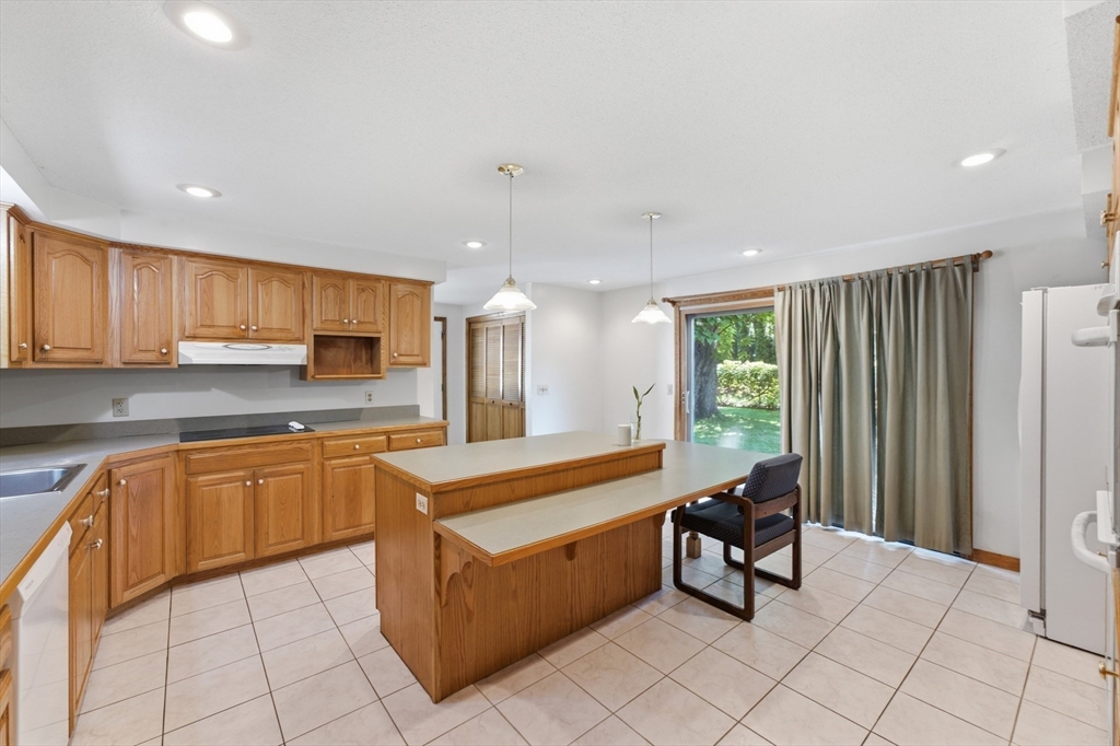 175 Granby Road South Hadley, MA 01075 - Photo 5 of 40