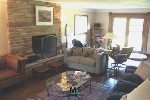 160 Kerby Road Grosse Pointe, MI 48236 - Photo 2 of 5 833141-1.JPG