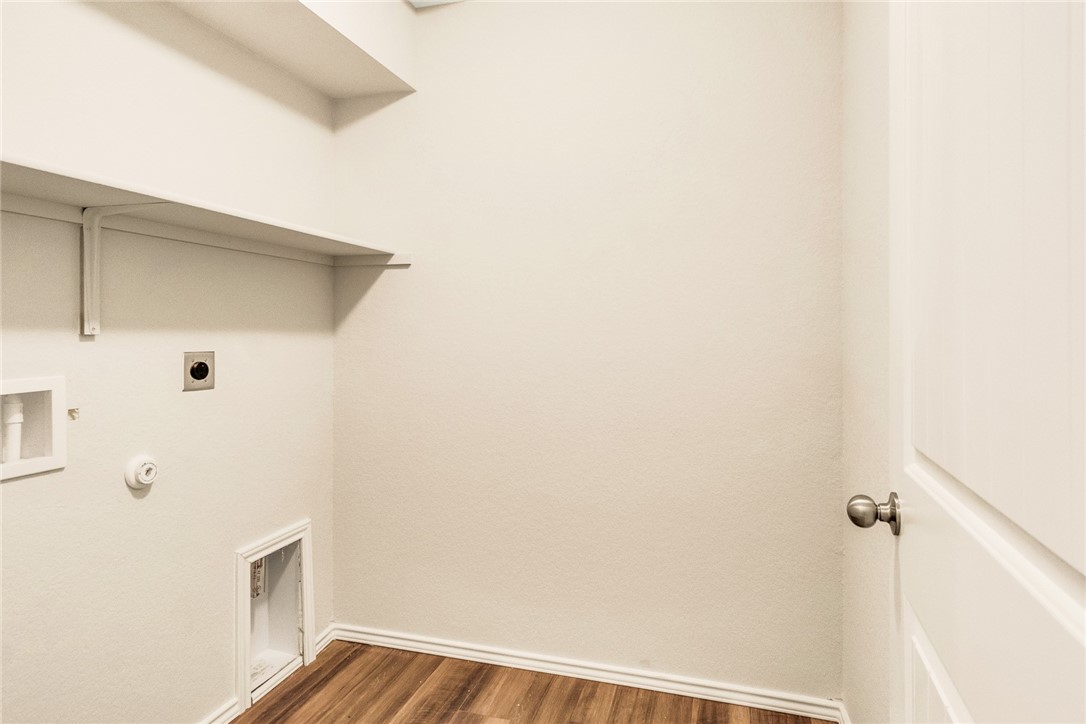 117 Nathaniel Drive Taylor, TX 76574 - Photo 21 of 26 a view of a hallway