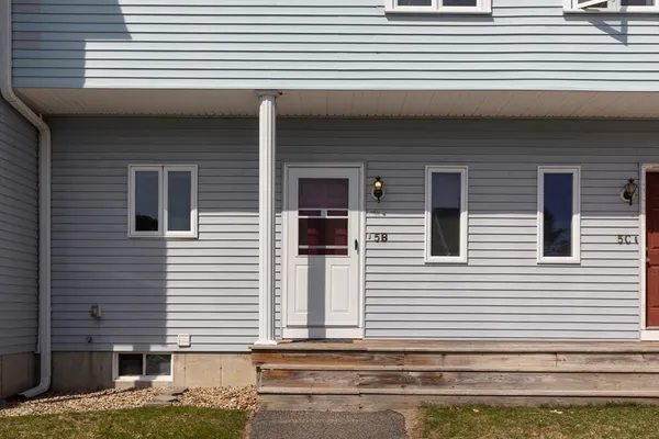 $370,000 | 2743 Cranberry Highway, Unit 5B, Wareham, MA 02571