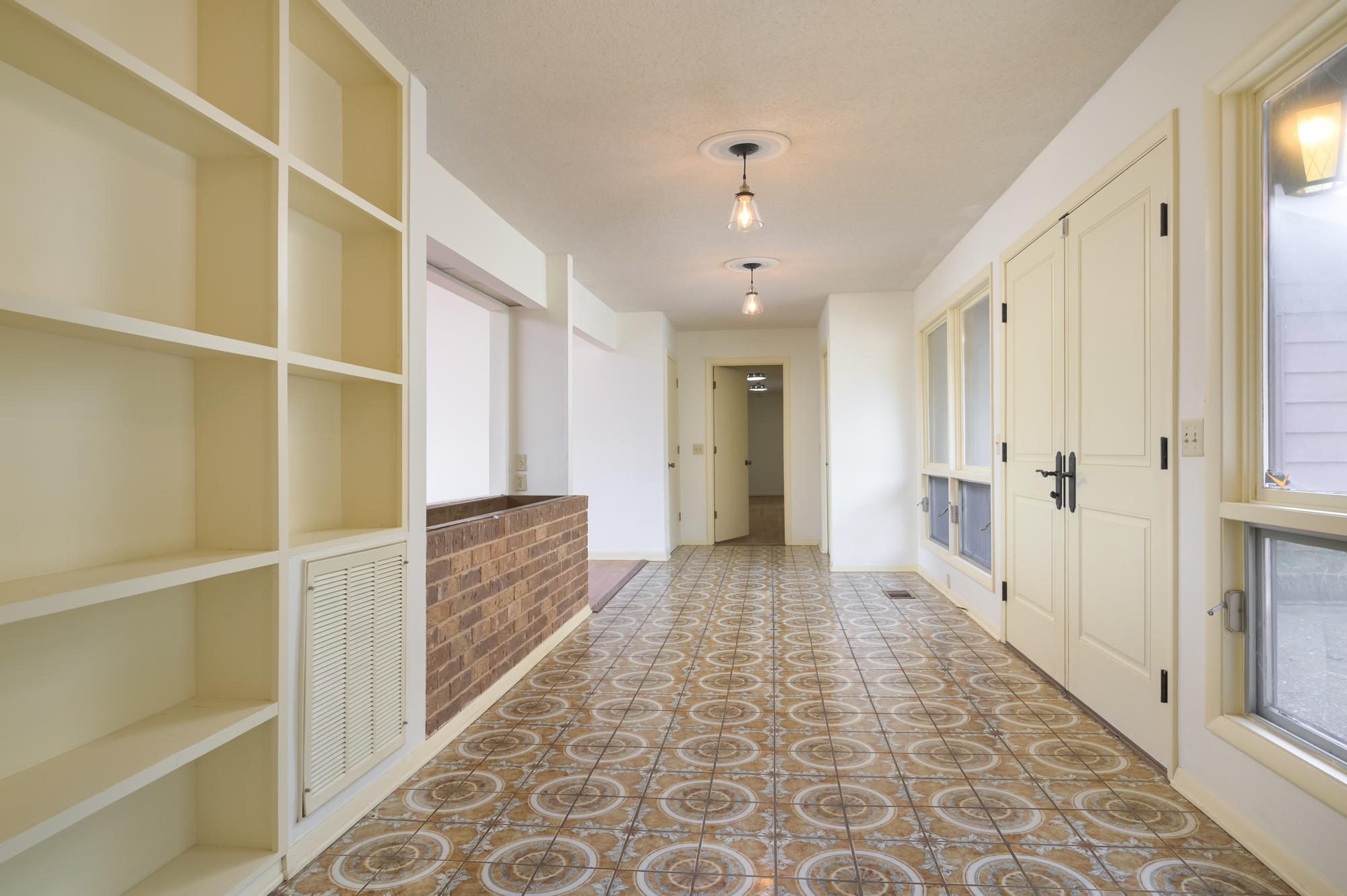 6298 Fairview Road Hixson, TN 37343 - Photo 22 of 37 Large open Foyer