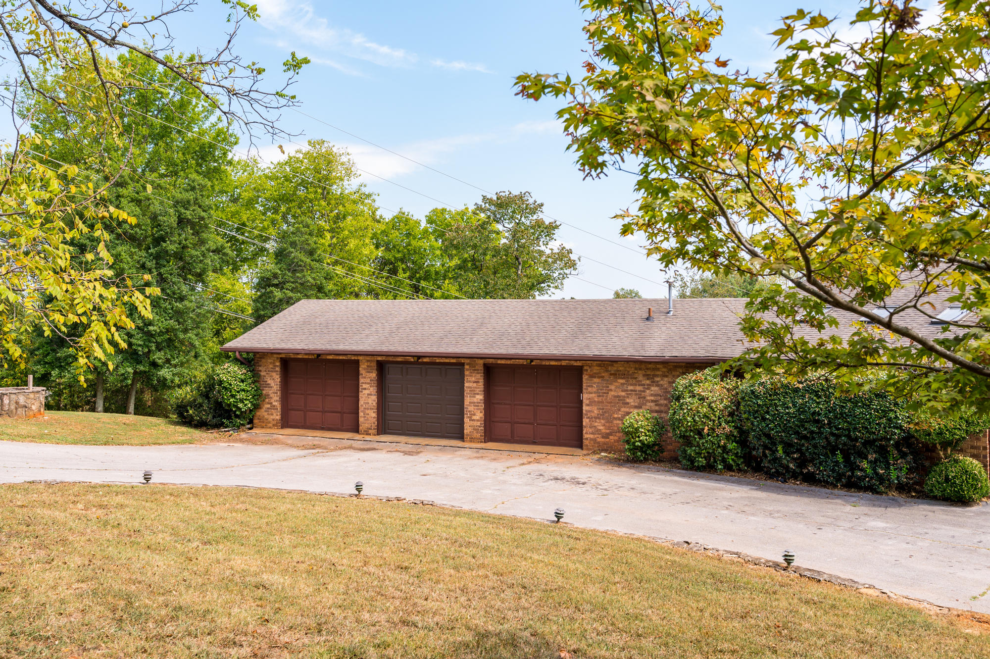 6298 Fairview Road Hixson, TN 37343 - Photo 8 of 37 3-Car Garage
