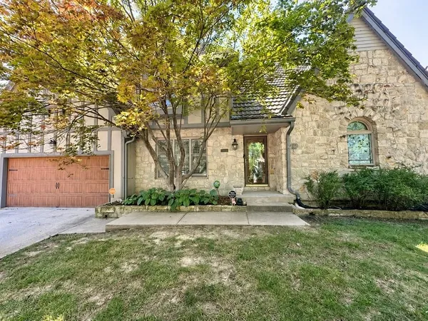 $525,000 | 7716 Acuff Lane, Lenexa, KS 66216