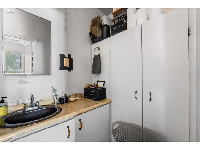 $399,000 | 214 North Peach Street, Medford, OR 97501