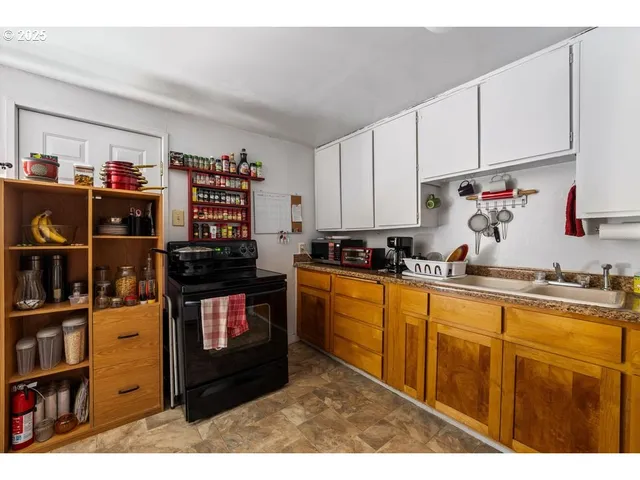 $399,000 | 214 North Peach Street, Medford, OR 97501