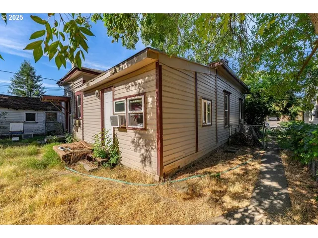 $399,000 | 214 North Peach Street, Medford, OR 97501