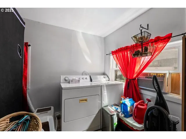 $399,000 | 214 North Peach Street, Medford, OR 97501