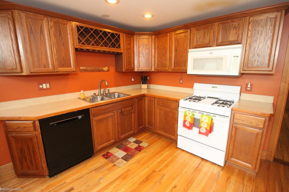 30 Riverside Drive Mount Clemens, MI 48043 - Photo 8 of 37 50080634-7.JPG