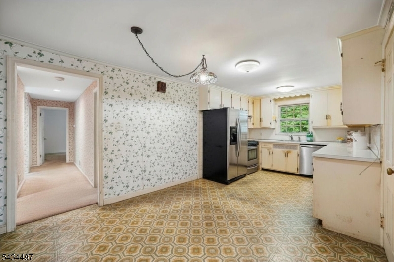 137 Beekman Road Summit, NJ 07901 - Photo 12 of 44