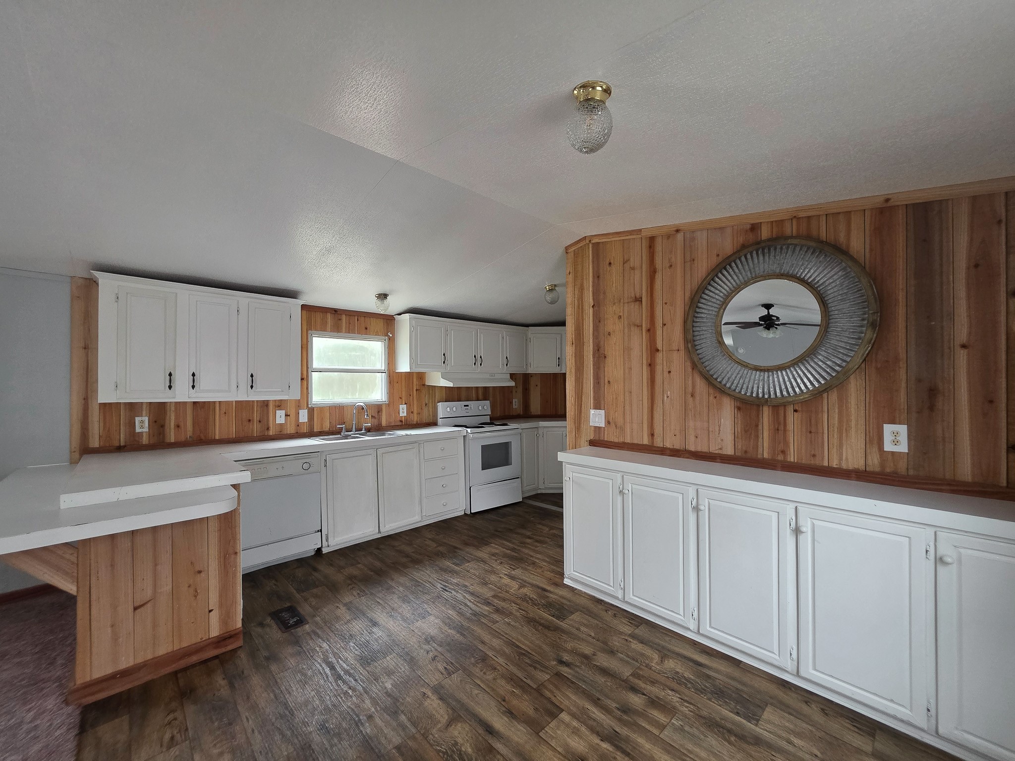 344 Holmes Road Onalaska, TX 77360 - Photo 1 of 25 331 Holmes Freshly updated kitchen/dining area